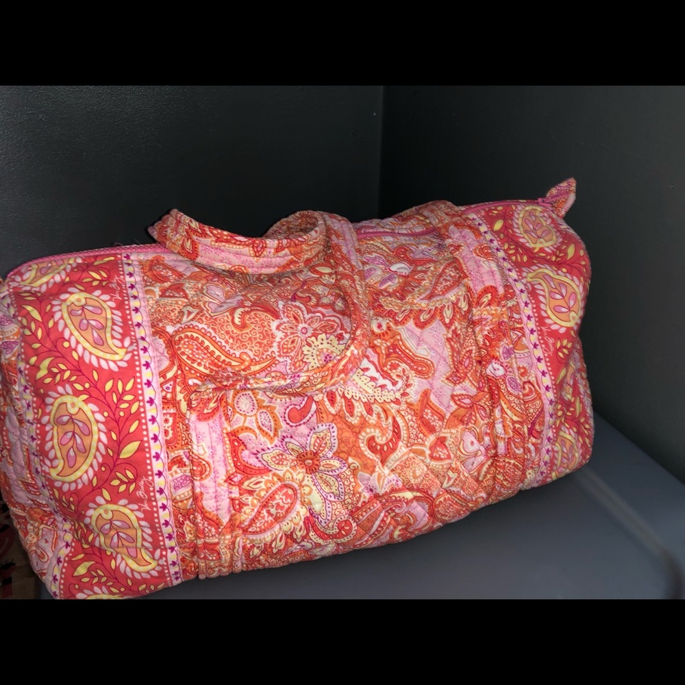 Like new Vera Bradley duffle